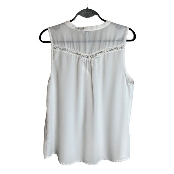 NWOT Sleeveless Button Front Blouse - Picture 5 of 5